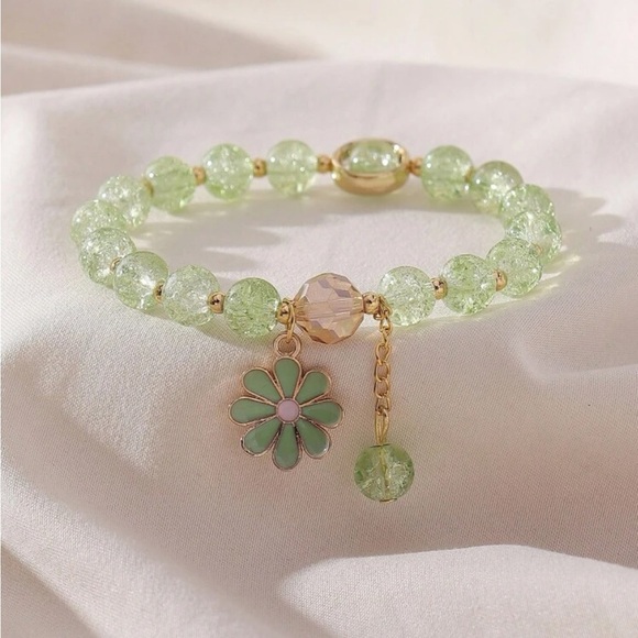 Jewelry - ⚠️Clearance Green Flower Charm Beaded Bracelet